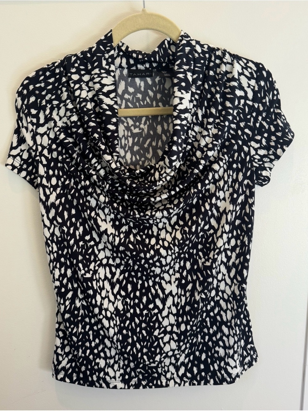 Tahari Black & White Abstract Cowl Neck Short Sleeve Top